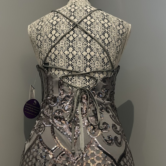 WINDSOR Women's Taisia Formal Sequin Scroll Dress in Silver (NWT)￨Size Medium - Picture 9 of 17